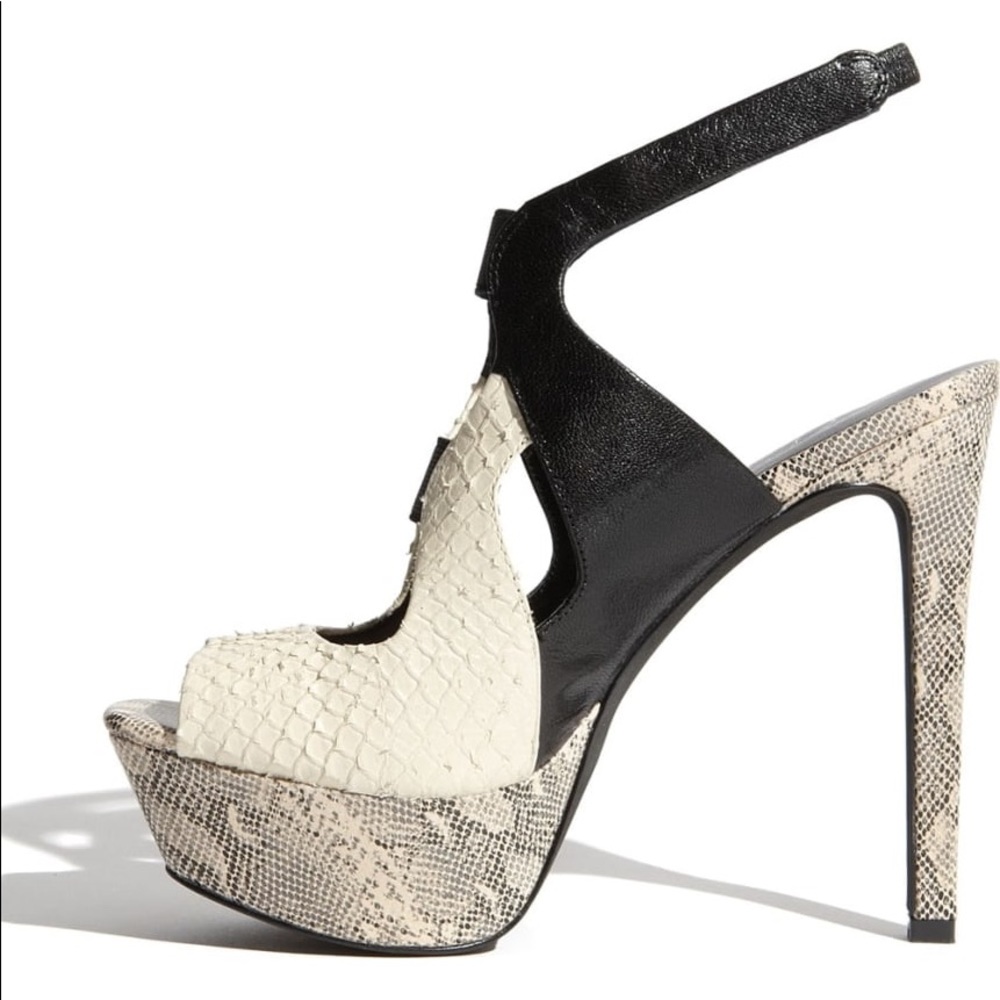 Jessica Simpson platform heel size 7